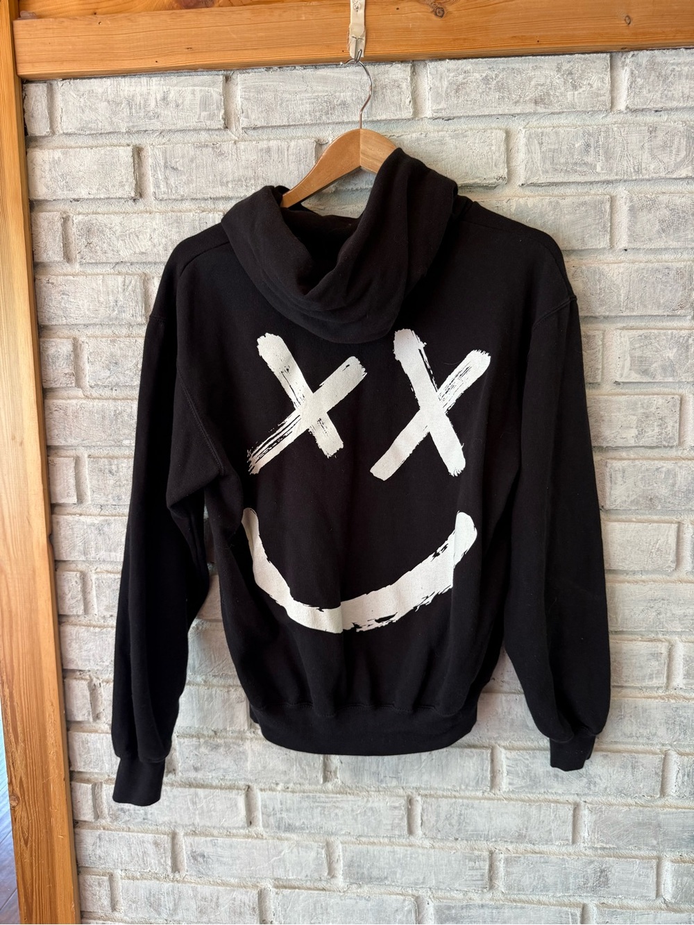 Fruit of the Loom Black Crewneck Sweater with White Smiley Graphic
